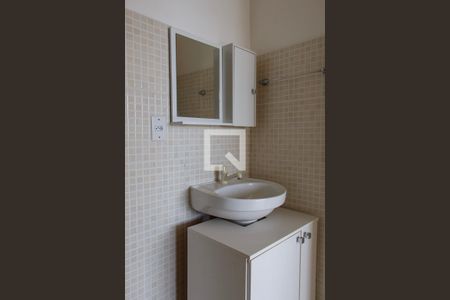 Banheiro de kitnet/studio à venda com 1 quarto, 35m² em Centro Histórico, Porto Alegre