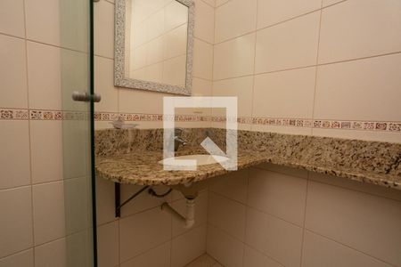 Banheiro de apartamento para alugar com 1 quarto, 52m² em Petrópolis, Porto Alegre