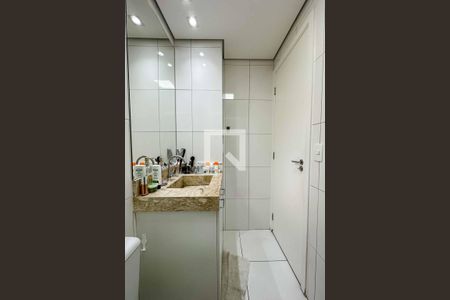 Apartamento à venda com 53m², 2 quartos e 1 vaga Apartamento à venda com 53m², 2 quartos e 1 vagaBanheiro
