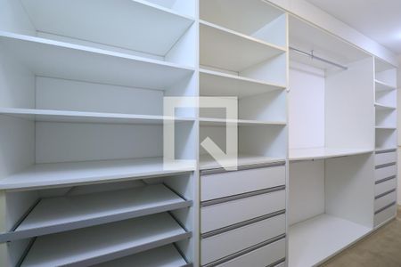 Casa à venda com 790m², 4 quartos e 6 vagasCloset 1 da suíte 2