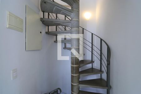 Casa à venda com 790m², 4 quartos e 6 vagasEscada