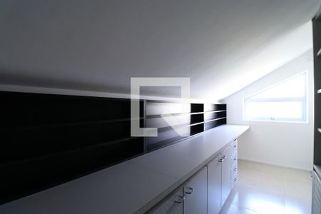 Casa à venda com 790m², 4 quartos e 6 vagasDetalhe Biblioteca