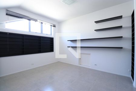 Casa à venda com 790m², 4 quartos e 6 vagasBiblioteca