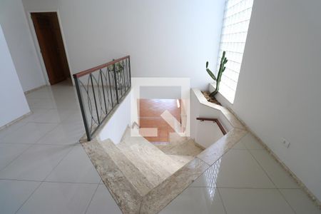 Casa à venda com 790m², 4 quartos e 6 vagasEscada