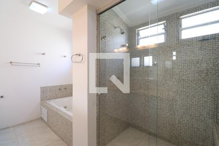 Casa à venda com 790m², 4 quartos e 6 vagasBanheiro da Suíte 2