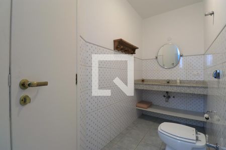 Casa à venda com 790m², 4 quartos e 6 vagasBanheiro da Edicula