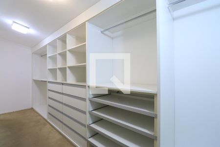 Casa à venda com 790m², 4 quartos e 6 vagasCloset 1 da suíte 2