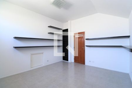 Casa à venda com 790m², 4 quartos e 6 vagasBiblioteca