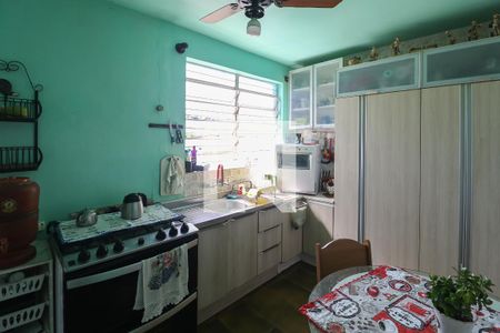 Casa à venda com 200m², 4 quartos e 3 vagas Casa à venda com 200m², 4 quartos e 3 vagasCozinha