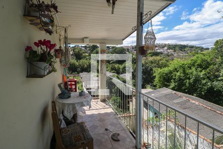 Casa à venda com 200m², 4 quartos e 3 vagas Casa à venda com 200m², 4 quartos e 3 vagasÁrea de Serviço