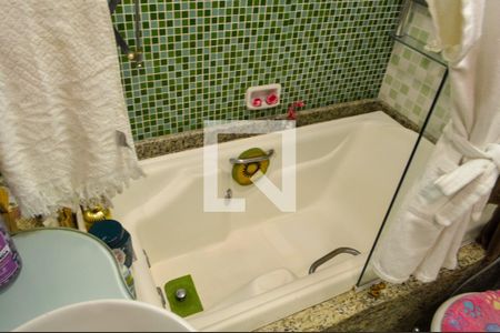 Apartamento à venda com 55m², 2 quartos e 1 vaga Apartamento à venda com 55m², 2 quartos e 1 vagaBanheiro
