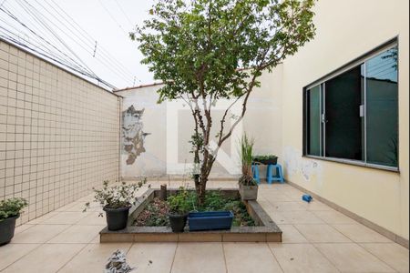 Casa à venda com 200m², 2 quartos e 5 vagas Casa à venda com 200m², 2 quartos e 5 vagasGaragem
