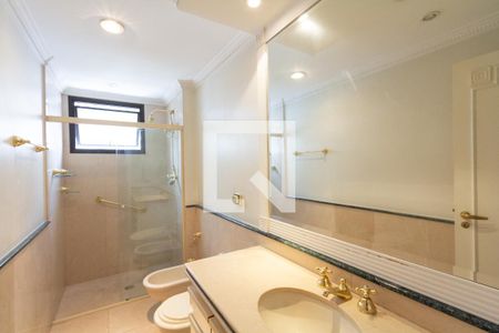 Apartamento à venda com 335m², 4 quartos e 6 vagasBanheiro da Suíte 4