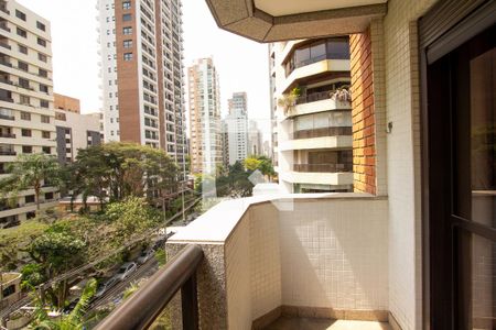 Apartamento à venda com 335m², 4 quartos e 6 vagasSuíte 4 varanda