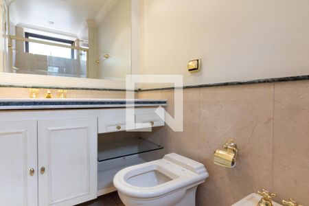 Apartamento à venda com 335m², 4 quartos e 6 vagasBanheiro da Suíte 2