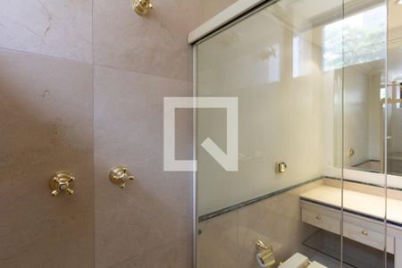 Apartamento à venda com 335m², 4 quartos e 6 vagasBanheiro da Suíte 1