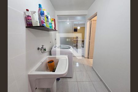 Casa à venda com 250m², 3 quartos e 2 vagasÁrea de Serviço