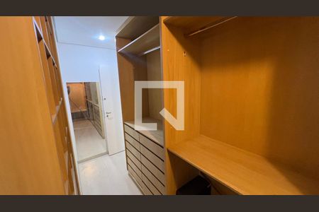 Apartamento para alugar com 262m², 3 quartos e 4 vagas Apartamento para alugar com 262m², 3 quartos e 4 vagasCloset da suite 3