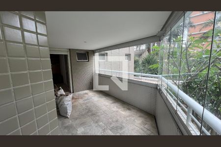 Apartamento para alugar com 262m², 3 quartos e 4 vagas Apartamento para alugar com 262m², 3 quartos e 4 vagasVaranda
