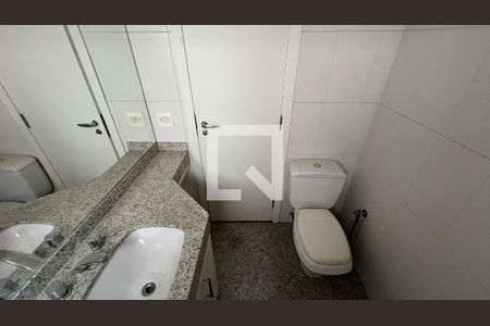 Apartamento para alugar com 262m², 3 quartos e 4 vagas Apartamento para alugar com 262m², 3 quartos e 4 vagasBanheiro da suite 2