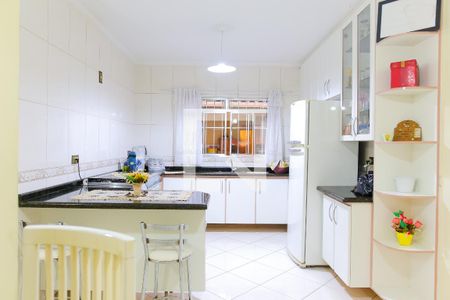 Casa à venda com 150m², 3 quartos e 4 vagas Casa à venda com 150m², 3 quartos e 4 vagasCozinha