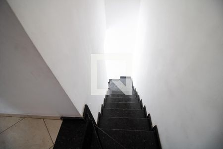 Casa de condomínio à venda com 90m², 3 quartos e 2 vagas Casa de condomínio à venda com 90m², 3 quartos e 2 vagasEscada