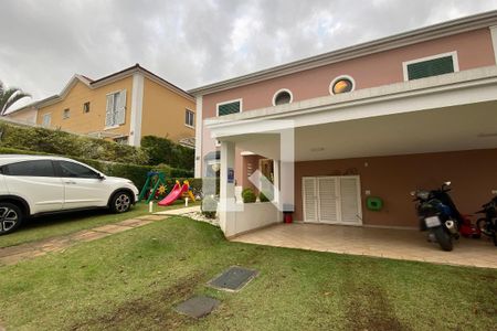 Casa de condomínio à venda com 360m², 4 quartos e 4 vagasFachada