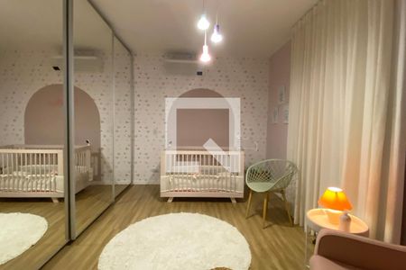 Casa de condomínio à venda com 360m², 4 quartos e 4 vagasSuíte 2