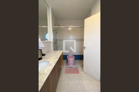 Casa de condomínio à venda com 360m², 4 quartos e 4 vagasBanheiro da Suíte 2