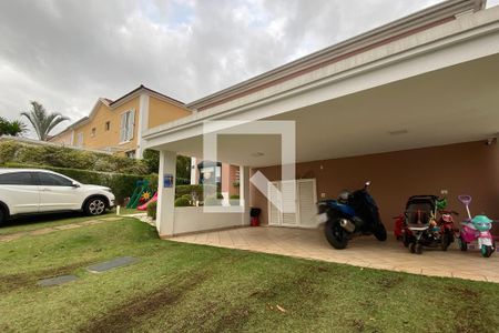 Casa de condomínio à venda com 360m², 4 quartos e 4 vagasFachada