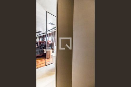 Apartamento à venda com 76m², 1 quarto e 2 vagas Apartamento à venda com 76m², 1 quarto e 2 vagasDetalhe do Banheiro da Suite