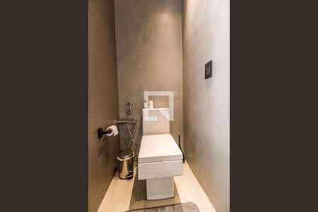 Apartamento à venda com 76m², 1 quarto e 2 vagas Apartamento à venda com 76m², 1 quarto e 2 vagasDetalhe do Banheiro da Suite