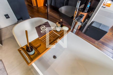 Apartamento à venda com 76m², 1 quarto e 2 vagas Apartamento à venda com 76m², 1 quarto e 2 vagasDetalhe do Banheiro da Suite