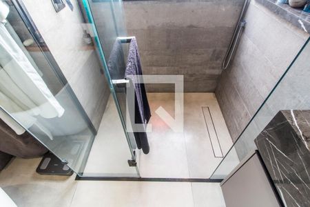 Apartamento à venda com 76m², 1 quarto e 2 vagas Apartamento à venda com 76m², 1 quarto e 2 vagasDetalhe do Banheiro da Suite