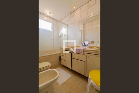 Apartamento à venda com 185m², 4 quartos e 3 vagasBanheiro da Suíte 3