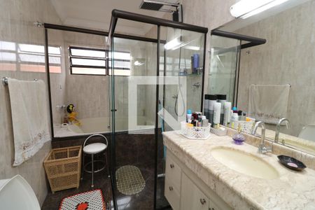 Casa à venda com 300m², 3 quartos e 5 vagasBanheiro do Quarto 1