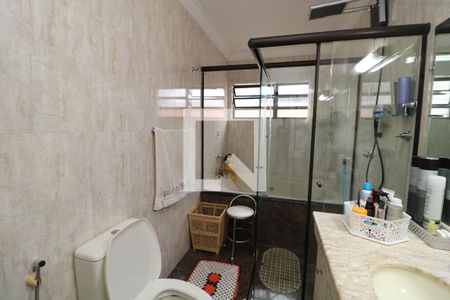 Casa à venda com 300m², 3 quartos e 5 vagasBanheiro do Quarto 1