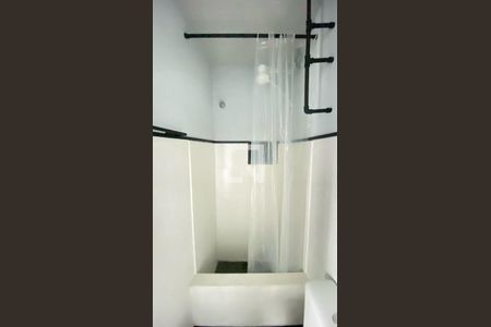 Banheiro de kitnet/studio para alugar com 1 quarto, 25m² em Brás, São Paulo