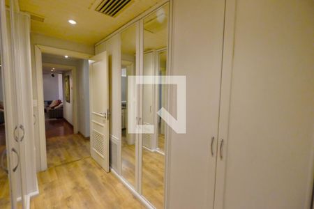 Apartamento à venda com 400m², 4 quartos e 3 vagasSuíte 1 - Closet