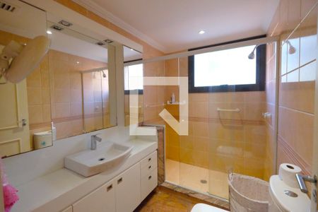 Apartamento à venda com 400m², 4 quartos e 3 vagasBanheiro da Suíte 1