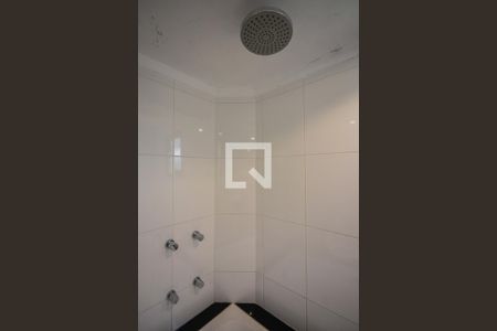 Apartamento à venda com 83m², 3 quartos e 2 vagas Apartamento à venda com 83m², 3 quartos e 2 vagasChuveiro do banheiro