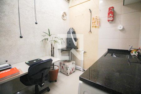 Casa de condomínio à venda com 70m², 2 quartos e 1 vagaÁrea de Serviço