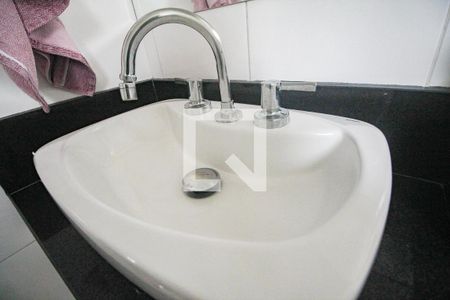 Casa de condomínio à venda com 70m², 2 quartos e 1 vagaBanheiro