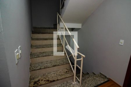 Casa para alugar com 300m², 3 quartos e 2 vagasEscada