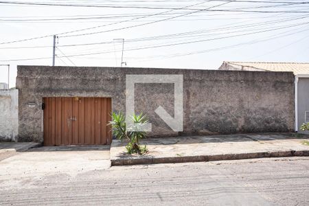 Casa à venda com 105m², 3 quartos e 3 vagasFachada