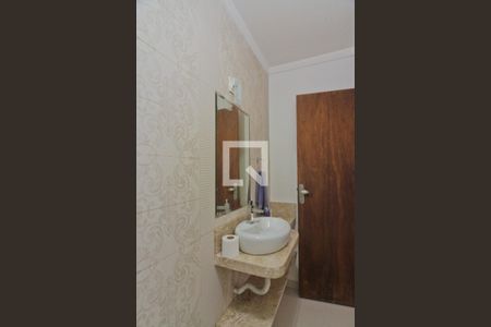 Casa à venda com 338m², 4 quartos e 2 vagasLavabo da garagem