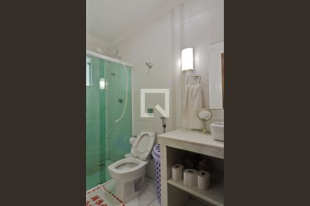 Casa à venda com 338m², 4 quartos e 2 vagasBanheiro da Suíte 4