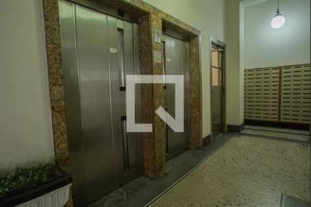 Apartamento à venda com 195m², 3 quartos e sem vaga Apartamento à venda com 195m², 3 quartos e sem vagaElevadores