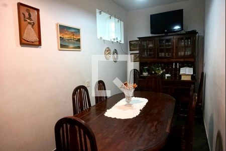 Casa de condomínio à venda com 194m², 3 quartos e 3 vagas Casa de condomínio à venda com 194m², 3 quartos e 3 vagasSala de Jantar