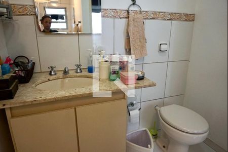 Casa de condomínio à venda com 194m², 3 quartos e 3 vagas Casa de condomínio à venda com 194m², 3 quartos e 3 vagasBanheiro suíte